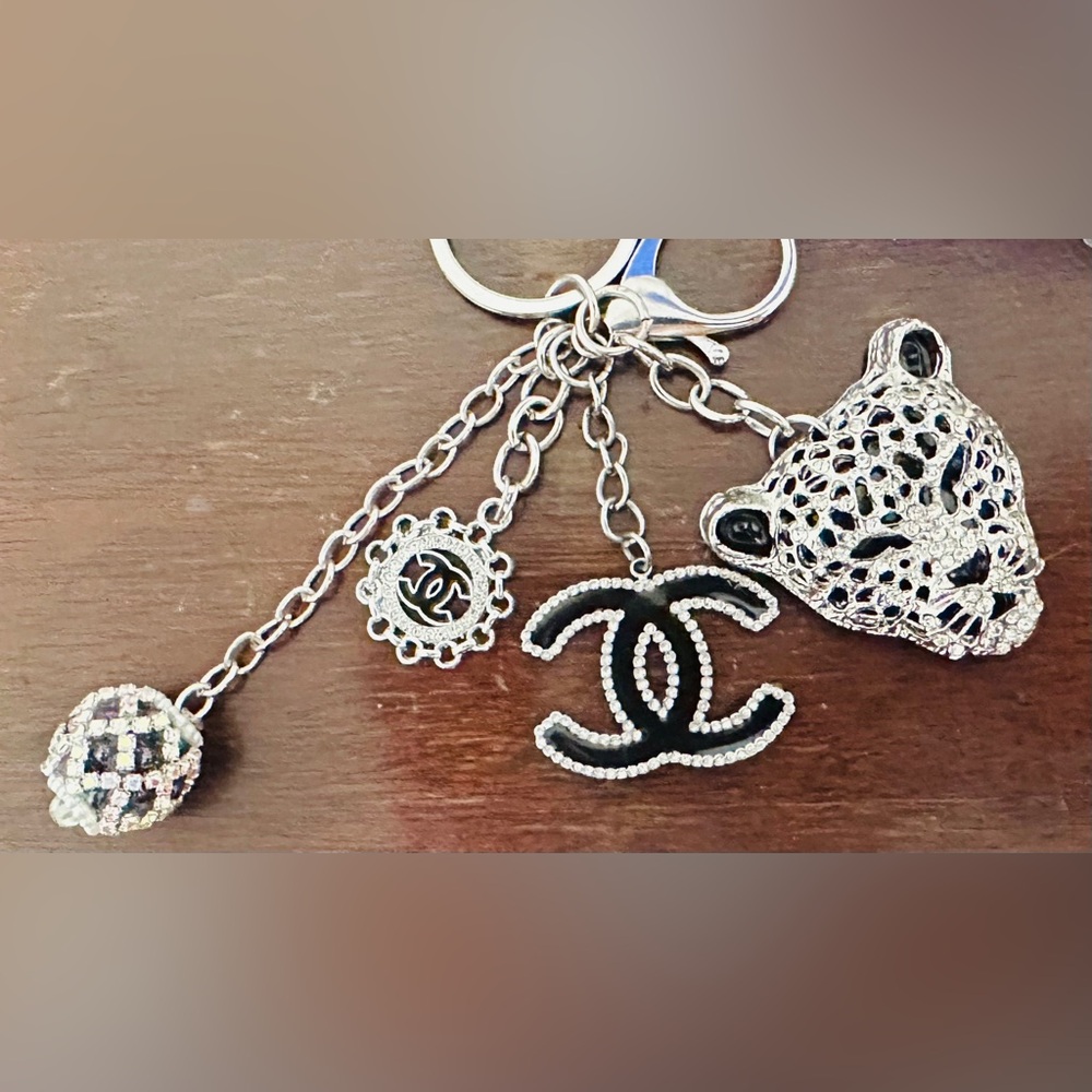 CHANEL (stamped & auth.) silver/blk charm & Panther Keychain/BagCharm. New. - Picture 8 of 11